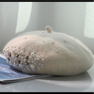 100% Wool Cream color Beautiful pearl and rhinestones beret painters hat